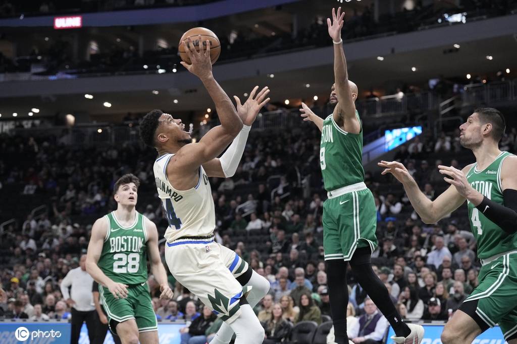 字母哥19+11普理查德25+9 雄鹿不敌绿军三连败