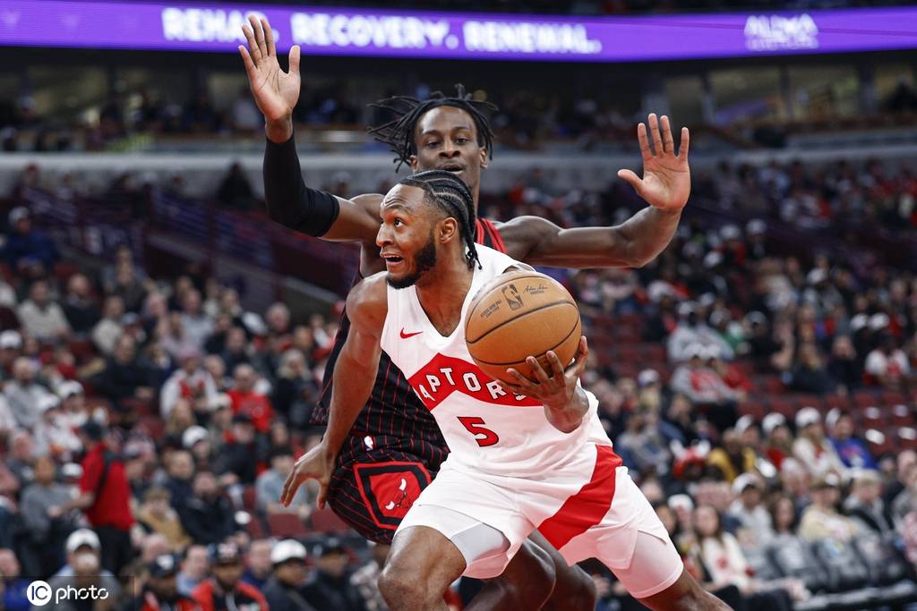 巴雷特23分布泽利斯19分 巴恩斯18+7猛龙轻取公牛